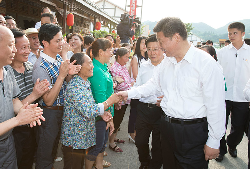 2015年習(xí)近平與群眾在一起的親密瞬間