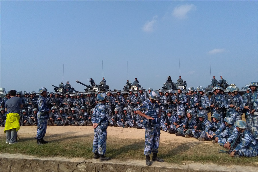 中俄海軍陸戰(zhàn)隊進(jìn)行島礁攻防演練