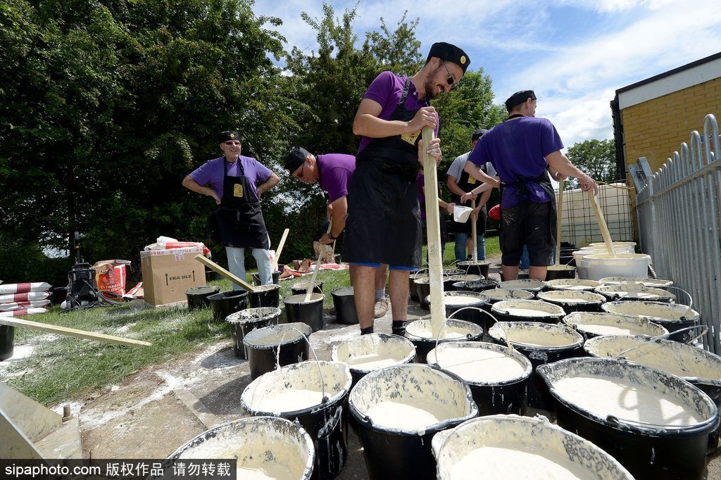 第50屆世界奶油派投擲大賽歡樂來襲 眾選手互擲餡餅不亦樂乎