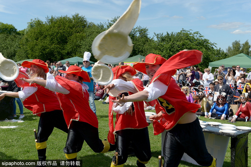 第50屆世界奶油派投擲大賽歡樂(lè)來(lái)襲 眾選手互擲餡餅不亦樂(lè)乎