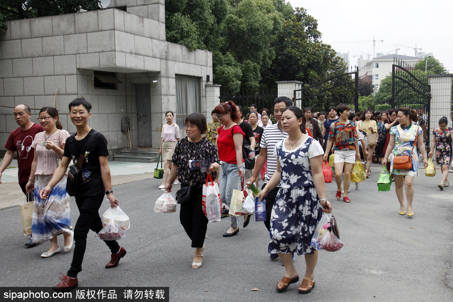 浙江桐廬：家長備高考愛心餐 滿滿是疼愛