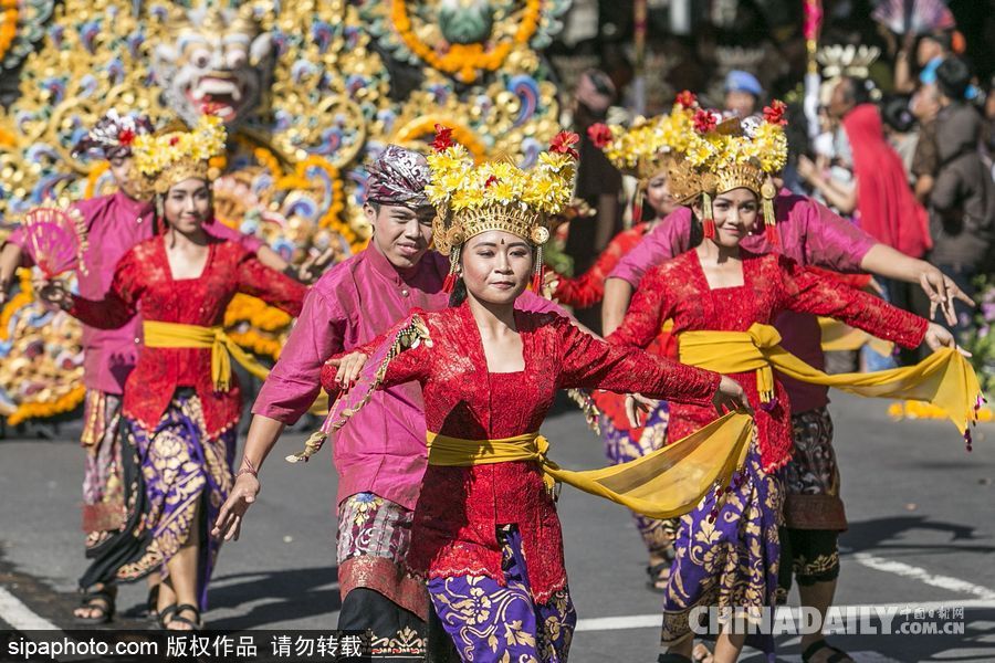 巴厘島藝術節(jié)開幕游行 讓你領略不一樣的巴厘風情