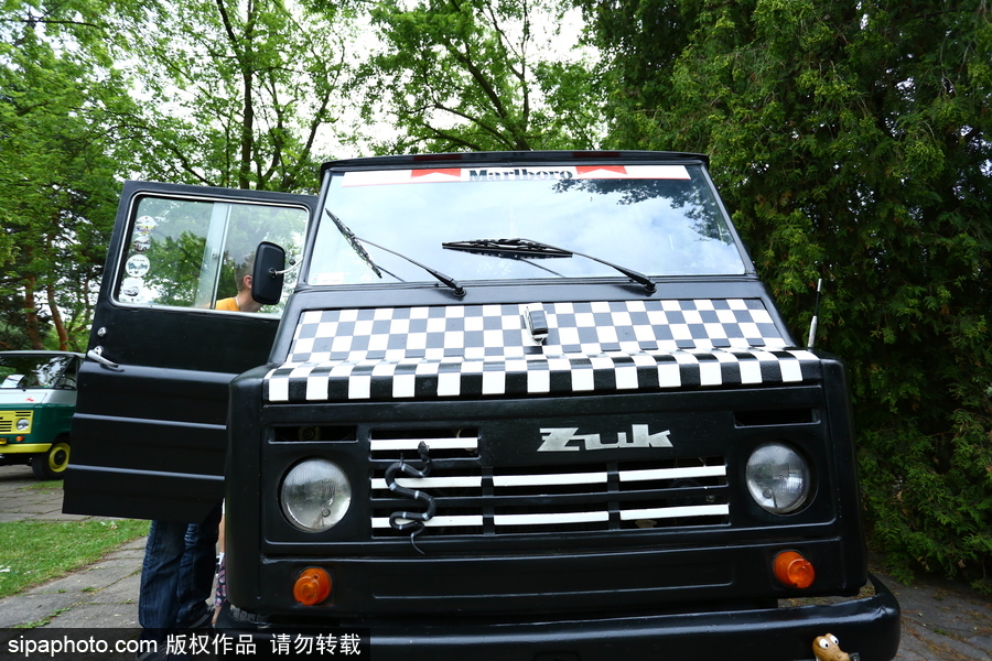 波蘭舉行復古車展 細數(shù)經(jīng)典老爺車停留的歲月