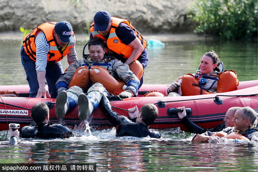 探訪國際空間站宇航員訓(xùn)練 美俄加三國宇航員參加起飛前培訓(xùn)