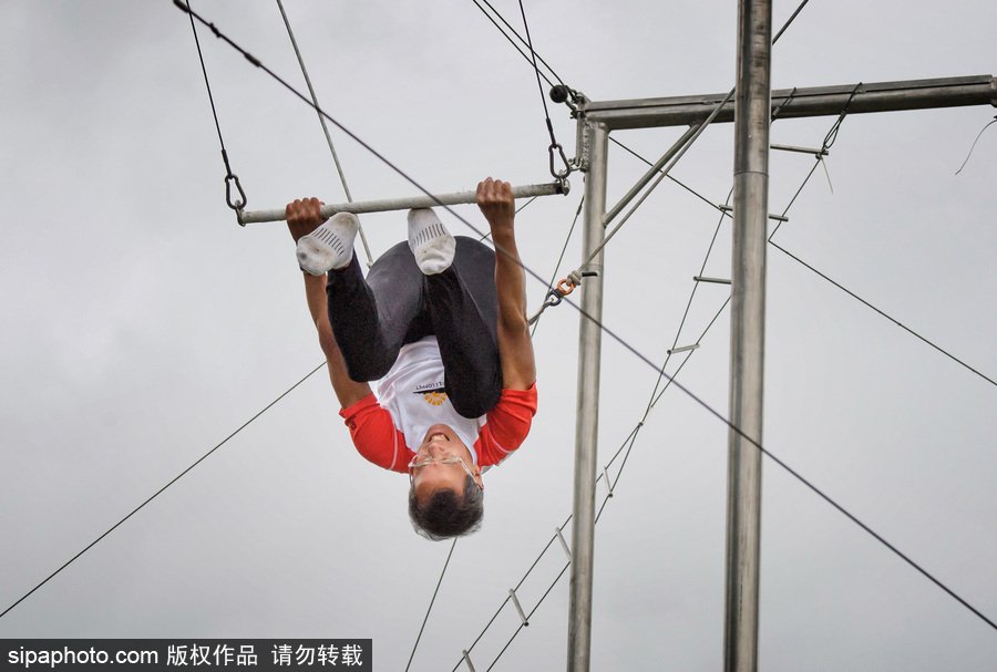 想成為空中飛人嗎？美國圣克羅伊島開設(shè)高空秋千訓(xùn)練營