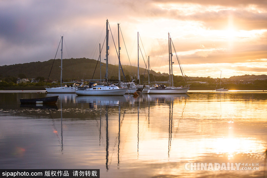 英國(guó)康威河日出美景 天光云影的“平行世界”