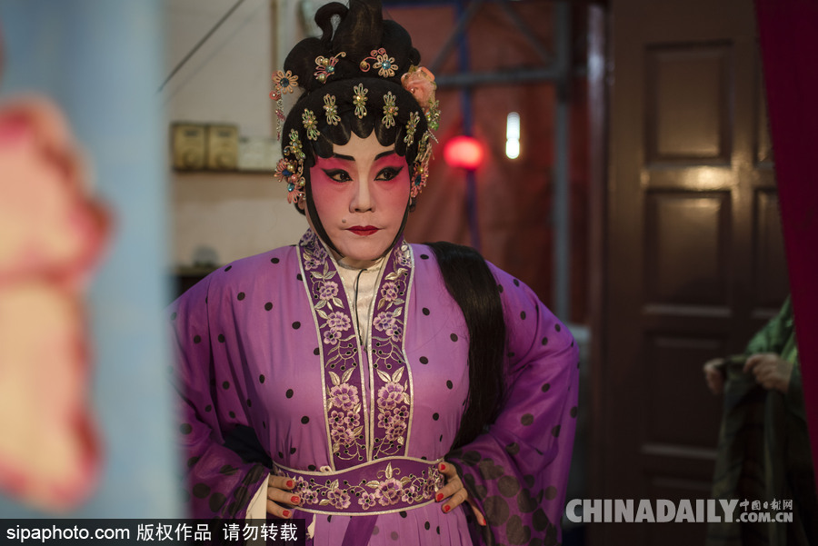 馬來(lái)西亞上演中國(guó)傳統(tǒng)戲劇表演 充滿(mǎn)濃郁中國(guó)風(fēng)情