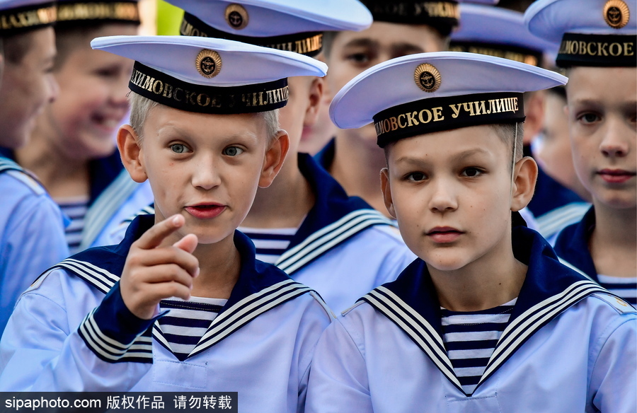 小“海軍”又帥又萌 俄羅斯海軍學(xué)校慶祝“知識日”