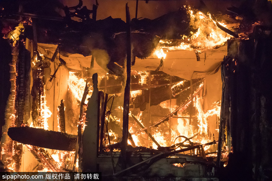 美國(guó)多地遭山火侵襲 圣羅莎希爾頓酒店“葬身火海”