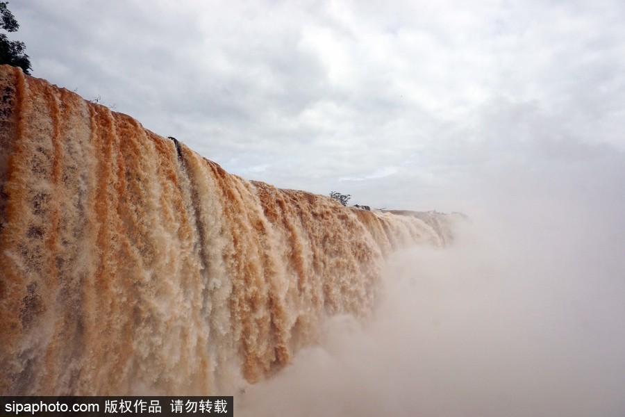 超震撼壯觀！大雨侵襲 伊瓜蘇瀑布流量達(dá)往日三倍