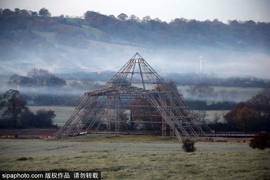 早晨一定要霧蒙蒙的才美 英國(guó)格拉斯頓堡晨霧風(fēng)光