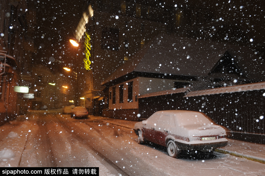 烏克蘭深冬大雪飄零 似童話世界