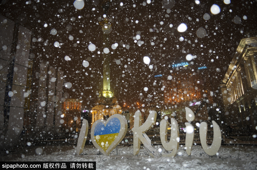 烏克蘭深冬大雪飄零 似童話世界