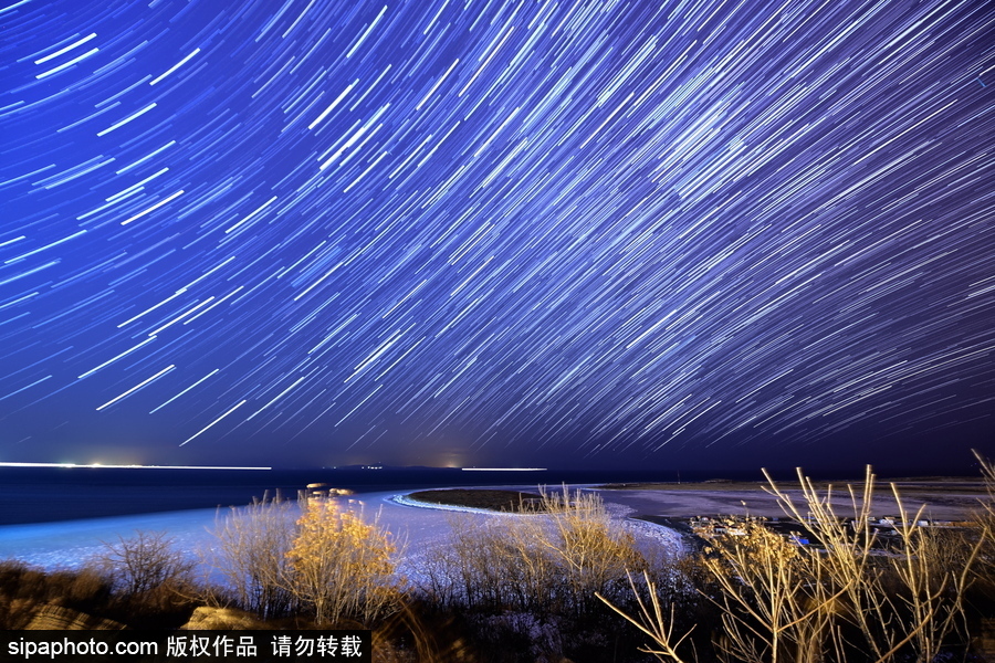 俄羅斯海參崴上空現(xiàn)雙子座流星雨 盛大壯觀宛如仙境