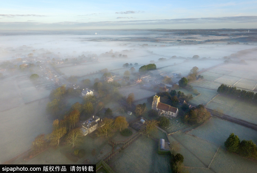 英國劉易斯鄉(xiāng)村美景 迷霧蒙蒙如夢如幻