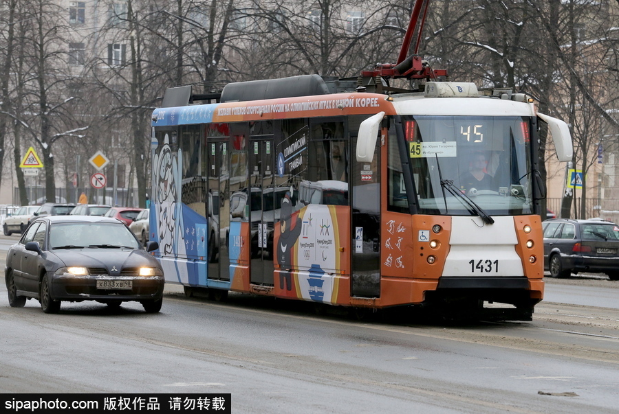 2018平昌冬奧會主題公交車現(xiàn)身圣彼得堡街頭十分矚目