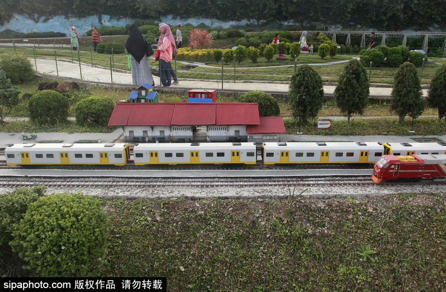 麻雀雖小五臟俱全 印尼迷你鐵路公園超逼真