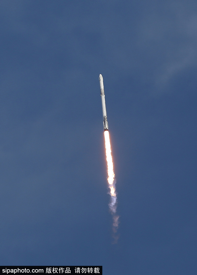 SpaceX發(fā)射“龍”飛船 為國際空間站運送補給