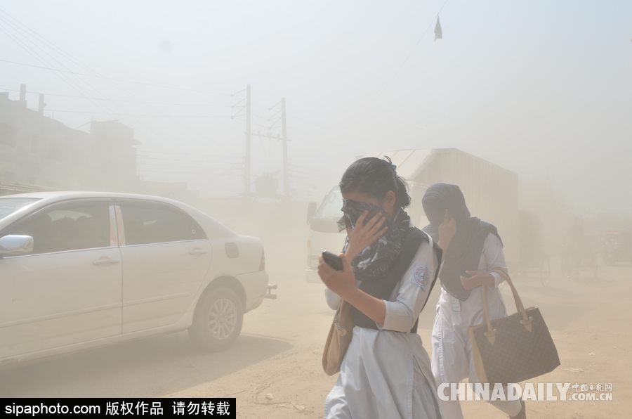 呼吸困難！孟加拉國達(dá)卡街頭塵土飛揚粉塵污染嚴(yán)重