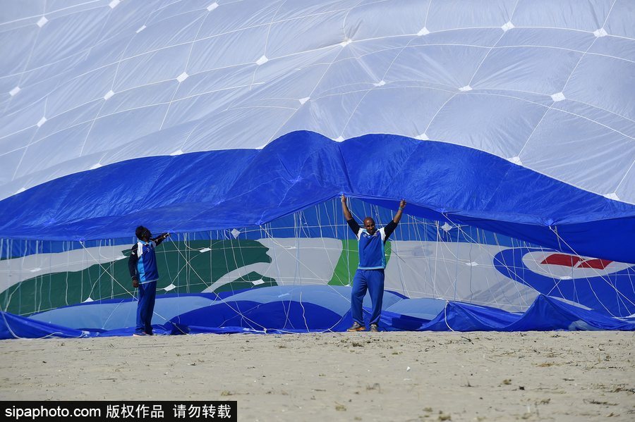 2018法國風箏節(jié)開幕 世界上最大的風箏放飛