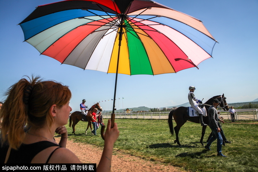 俄羅斯Pyatigorsk競技場 民眾縱馬馳騁享受休閑時光