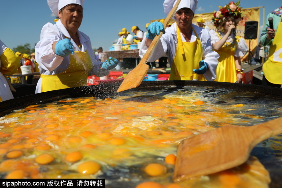 俄羅斯別爾哥羅德州迎接“福明煎蛋”節(jié) 欲制作最大煎蛋餐