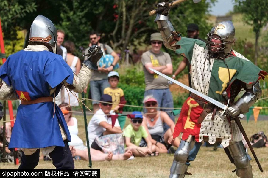 英國倫敦一公園上演“中世紀戰(zhàn)爭” 似穿越回冷兵器時代