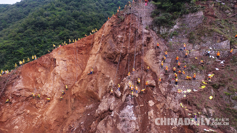 寶成鐵路水害區(qū)段搶險(xiǎn)工作仍在緊張進(jìn)行