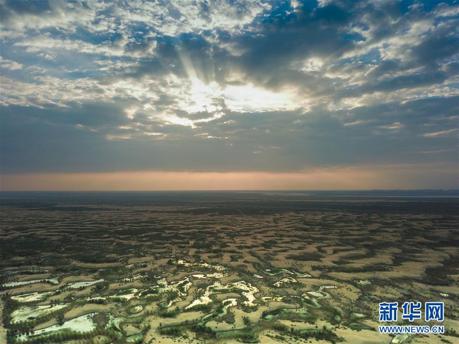 天空之眼瞰庫布其沙漠