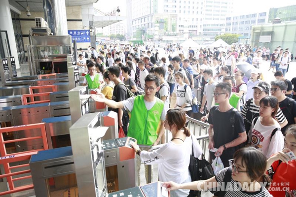 國慶假期鐵路旅客運輸拉開帷幕 預計發(fā)送旅客1.29億人次